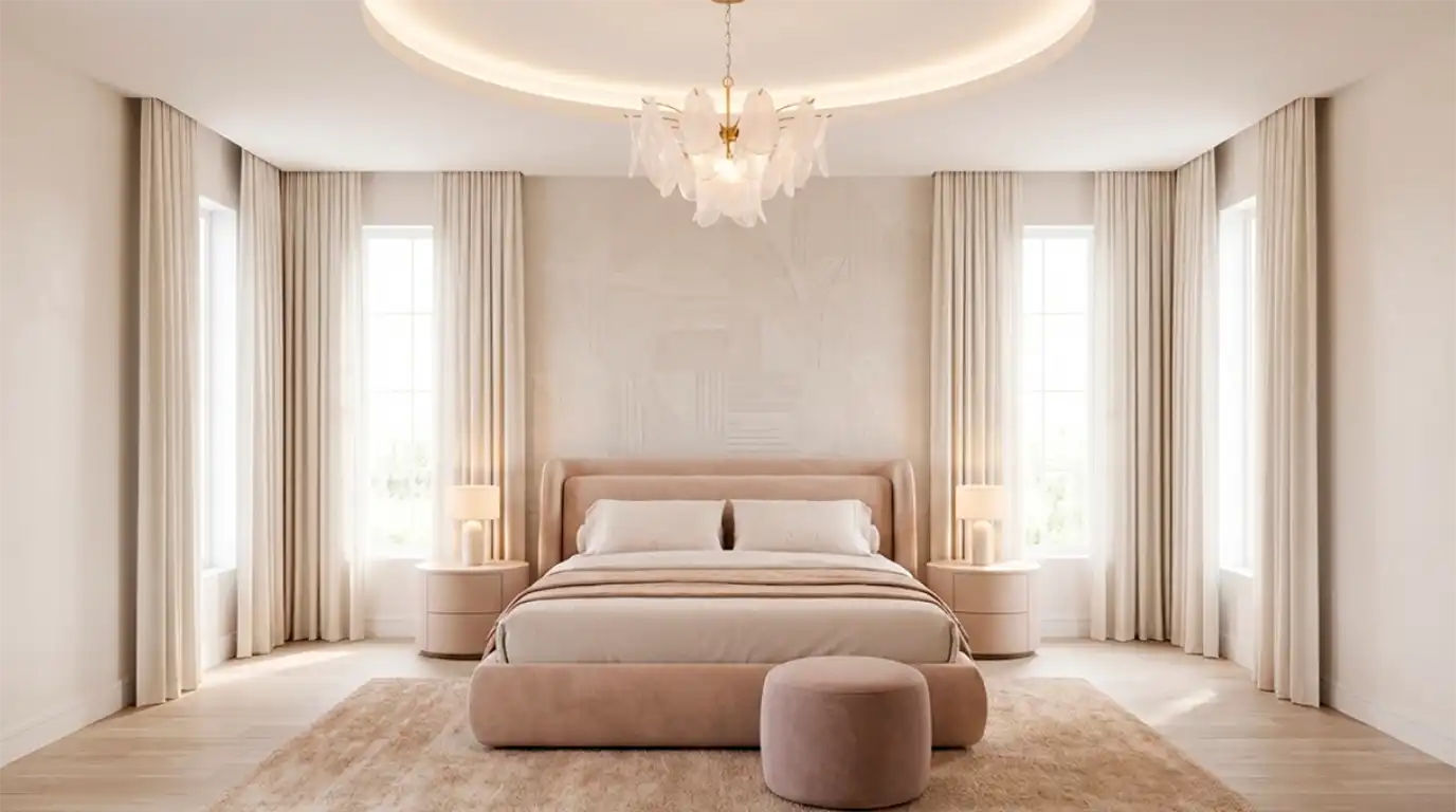 Просторная бежевая спальня с круглым потолочным коробом, LED-подсветкой и стеклянной люстрой